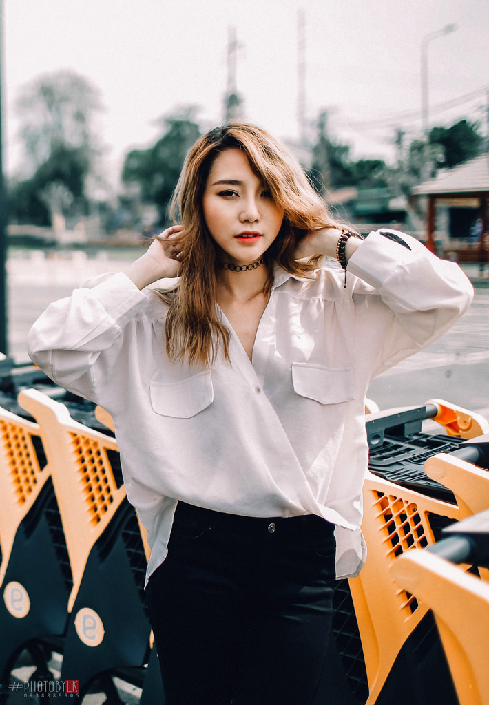 女性黑色蕾丝抹胸开叉短裙拔萝卜